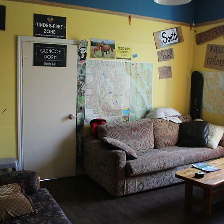 Kicking Horse Backpacker Hostel Golden Exterior photo